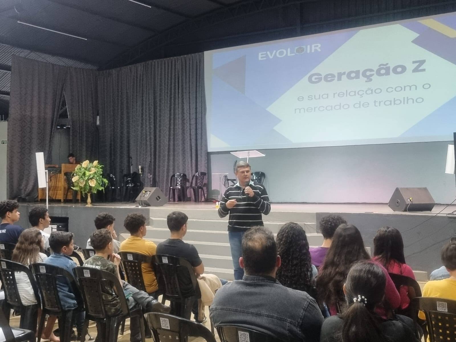 Palestra para jovens sobre mercado de trabalho